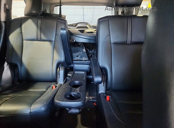 5TDJZRFH6JS495086 2018 TOYOTA HIGHLANDER Silver Widok tylnych siedzeń