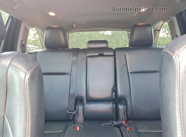 5TDJZRFH6JS548501 2018 TOYOTA HIGHLANDER Black Widok tylnych siedzeń