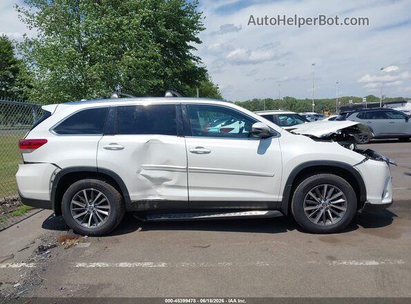 5TDJZRFH6KS615258 2019 TOYOTA HIGHLANDER White Вид задньої частини салону