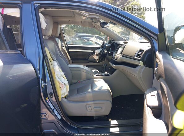 5TDJZRFH7JS824927 2018 TOYOTA HIGHLANDER Blue Widok wnętrza z przodu