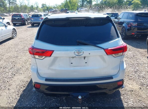 5TDJZRFH7JS840318 2018 TOYOTA HIGHLANDER White 