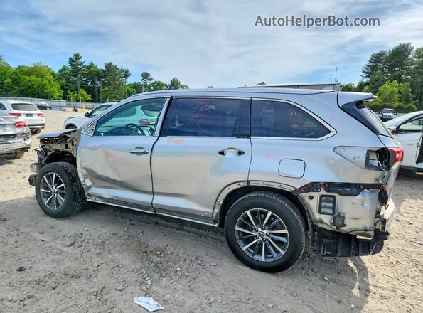 5TDJZRFH8JS549259 2018 TOYOTA HIGHLANDER Silver 