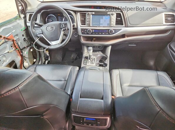 5TDJZRFH8JS549259 2018 TOYOTA HIGHLANDER Silver 