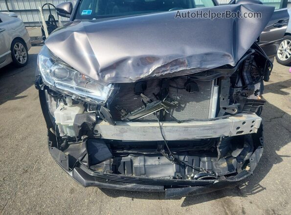 5TDJZRFH8KS915464 2019 TOYOTA HIGHLANDER Silver Rear interior view