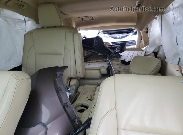 5TDJZRFH9HS424815 2017 TOYOTA HIGHLANDER Brown Հետևի նստատեղերի տեսք