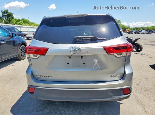 5TDJZRFH9HS461038 2017 TOYOTA HIGHLANDER Silver Հետևի տեսք