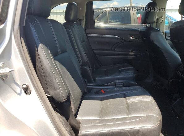 5TDJZRFH9HS461038 2017 TOYOTA HIGHLANDER Silver Սալոնի հետևի տեսք