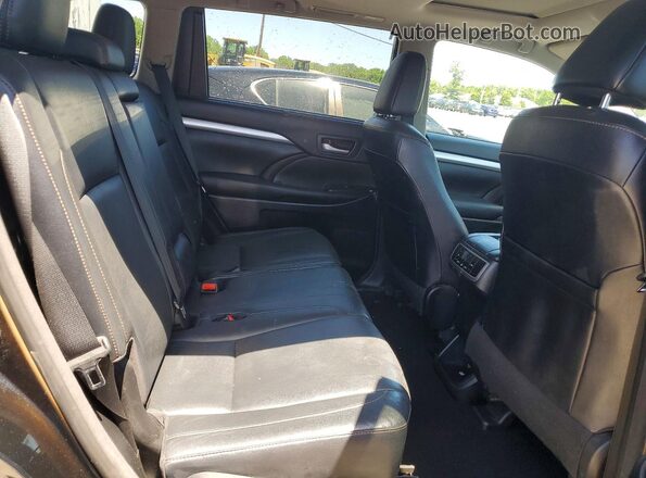 5TDJZRFH9JS555457 2018 TOYOTA HIGHLANDER Black Widok wnętrza z tyłu