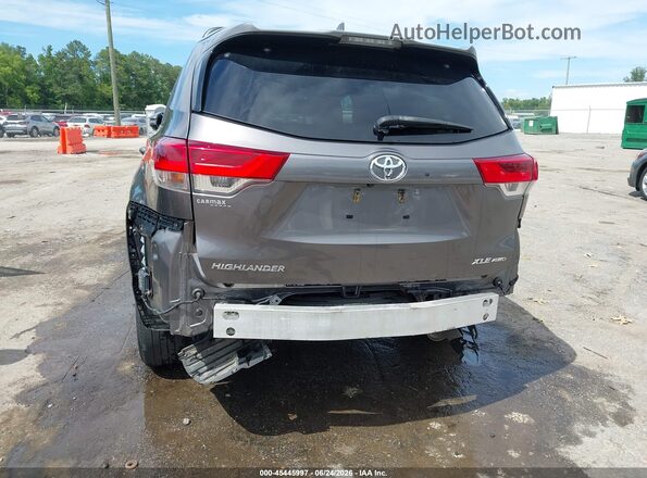 5TDJZRFH9JS818725 2018 TOYOTA HIGHLANDER Gray 