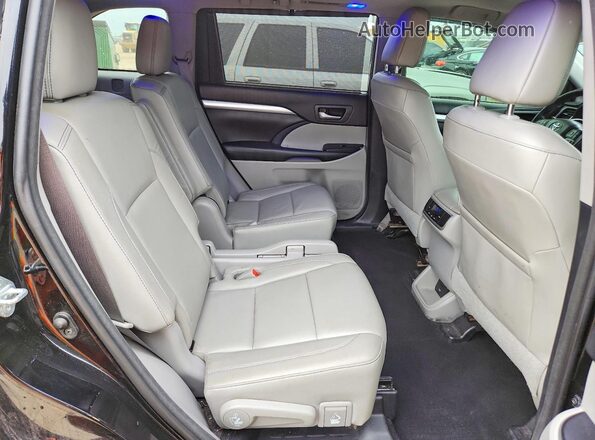 5TDJZRFH9JS887267 2018 TOYOTA HIGHLANDER Black Vista interior trasera