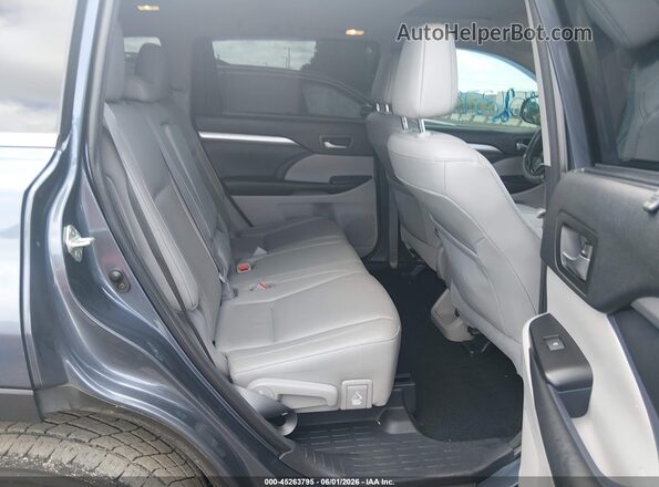 5TDJZRFH9JS892033 2018 TOYOTA HIGHLANDER Turquoise 