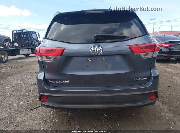 5TDJZRFH9JS892033 2018 TOYOTA HIGHLANDER Turquoise 