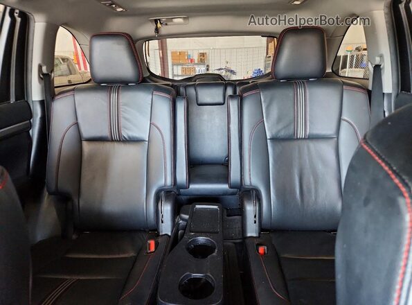 5TDJZRFH9KS625623 2019 TOYOTA HIGHLANDER Maroon Rear seats view