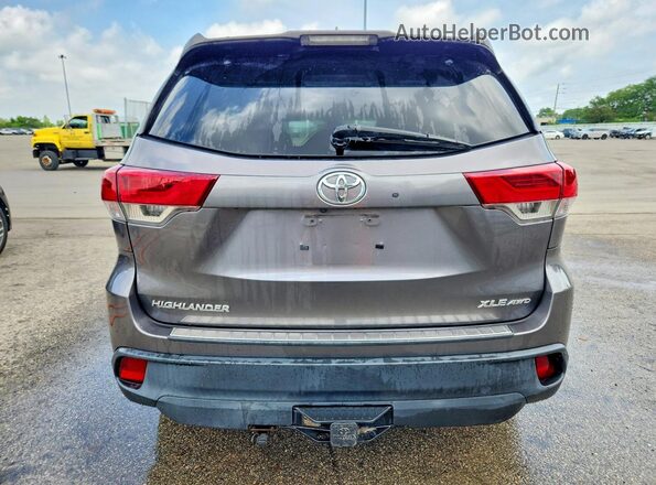 5TDJZRFHXJS556651 2018 TOYOTA HIGHLANDER Gray Вид ззаду