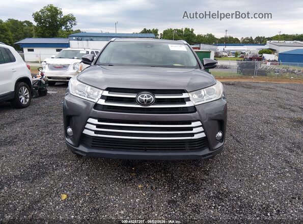 5TDJZRFHXJS561932 2018 TOYOTA HIGHLANDER Серый Вид задней части салона