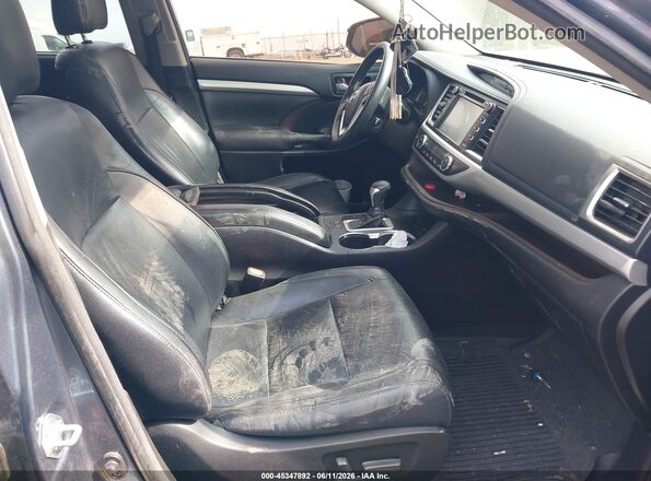 5TDJZRFHXJS818622 2018 TOYOTA HIGHLANDER Blue Front interior view