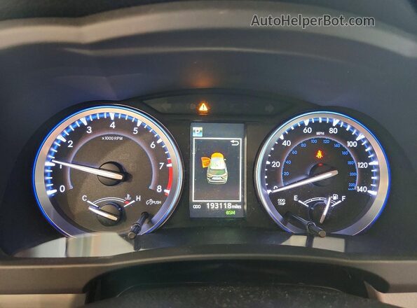 5TDJZRFHXJS858148 2018 TOYOTA HIGHLANDER Gray Вид щитка приладів