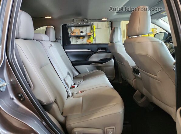 5TDJZRFHXJS858148 2018 TOYOTA HIGHLANDER Gray Вид задніх сидінь