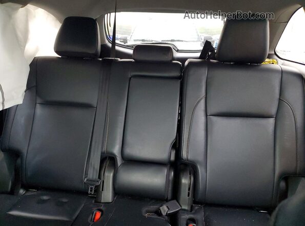 5TDJZRFHXJS906683 2018 TOYOTA HIGHLANDER Silver Вид задніх сидінь
