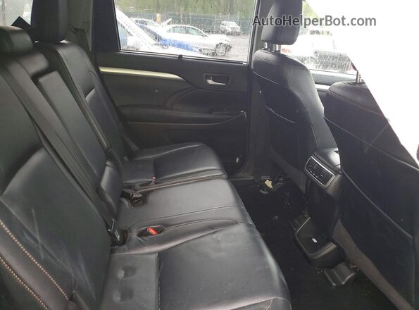 5TDJZRFHXJS906683 2018 TOYOTA HIGHLANDER Silver Вид задньої частини салону