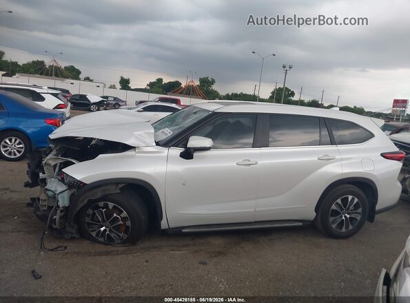 5TDKARAH1PS524067 2023 TOYOTA HIGHLANDER White სალონის 360-გრადუსიანი ხედი