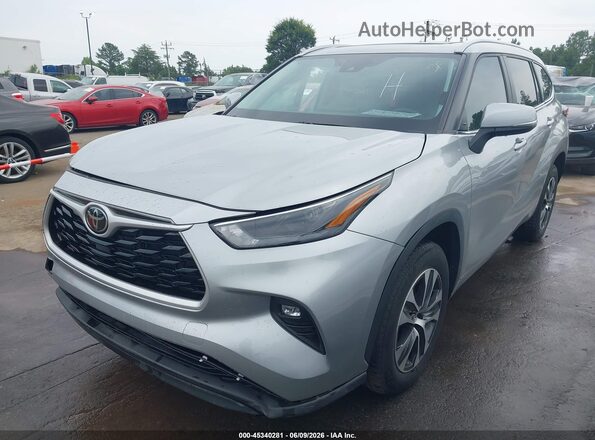5TDKDRAH0PS048160 2023 TOYOTA HIGHLANDER Silver Przód lewy