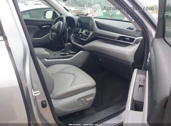 5TDKDRAH0PS048160 2023 TOYOTA HIGHLANDER Silver Widok wnętrza z przodu