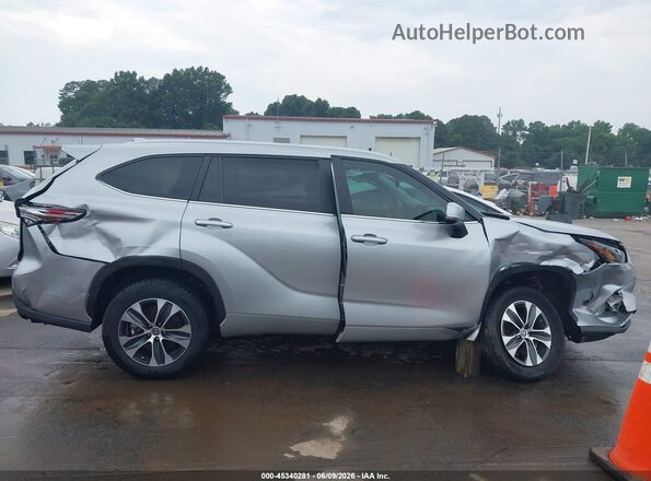 5TDKDRAH0PS048160 2023 TOYOTA HIGHLANDER Silver Widok wnętrza z tyłu