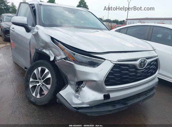 5TDKDRAH0PS048160 2023 TOYOTA HIGHLANDER Silver Widok z przodu