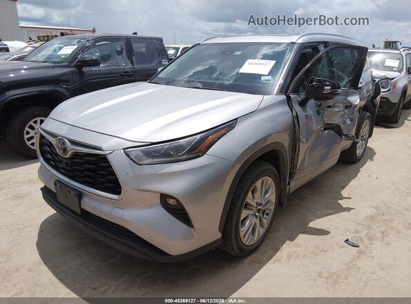 5TDKDRAH5PS006549 2023 TOYOTA HIGHLANDER Silver Vista tres cuartos delantera izquierda