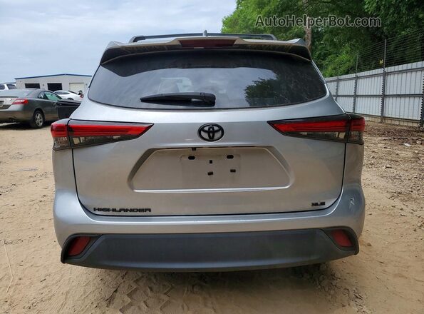 5TDKDRAH6PS014952 2023 TOYOTA HIGHLANDER Silver Вид ззаду
