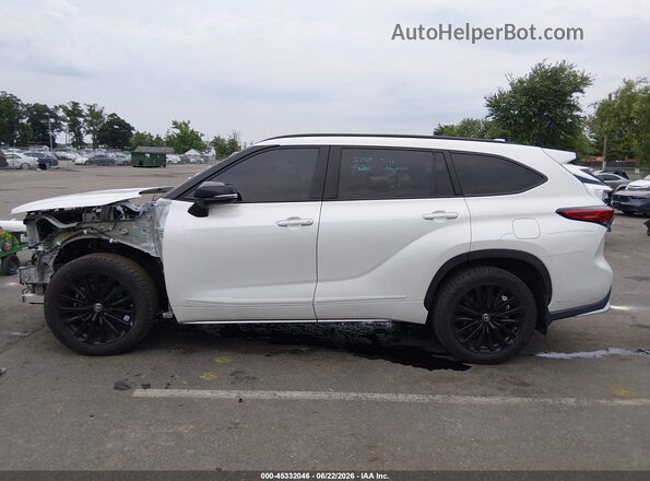5TDKDRBH1PS017465 2023 TOYOTA HIGHLANDER White 360 interior view