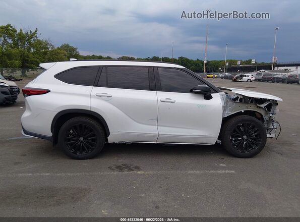 5TDKDRBH1PS017465 2023 TOYOTA HIGHLANDER White Rear interior view