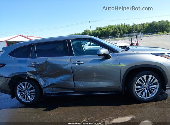 5TDKDRBH1SS590021 2025 TOYOTA HIGHLANDER Silver Вид задньої частини салону