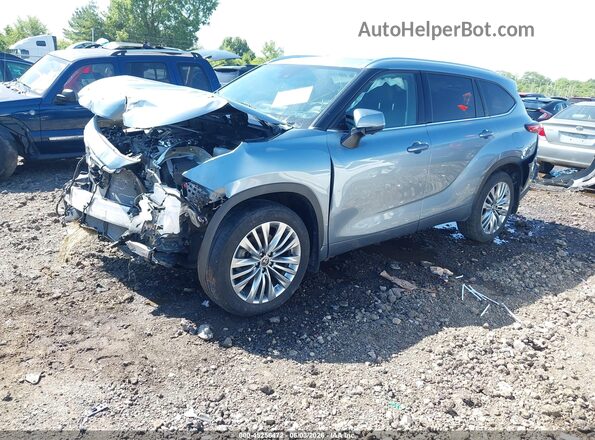 5TDKDRBH2PS047171 2023 TOYOTA HIGHLANDER Light Blue Vista tres cuartos delantera izquierda