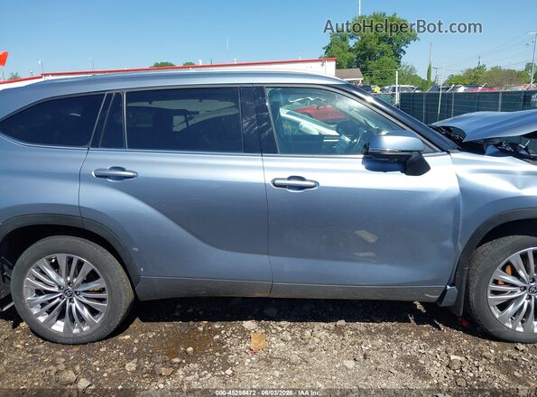 5TDKDRBH2PS047171 2023 TOYOTA HIGHLANDER Light Blue Vista interior trasera