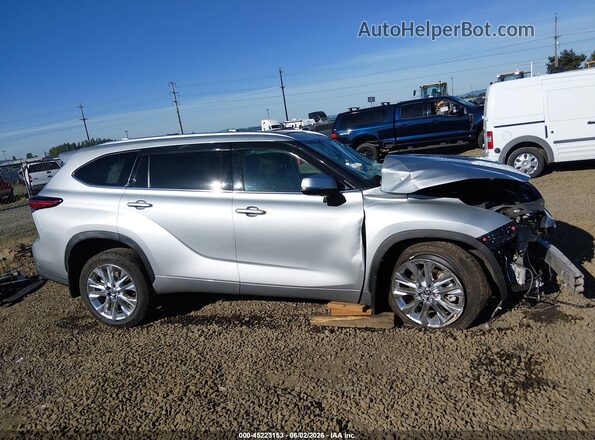 5TDKDRBH3PS041010 2023 TOYOTA HIGHLANDER Silver Widok wnętrza z tyłu