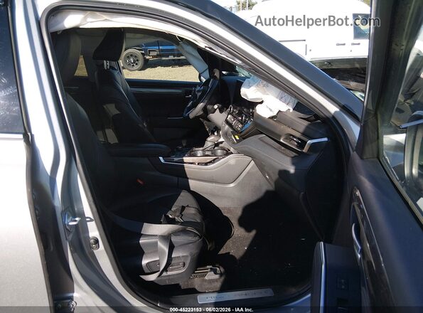 5TDKDRBH3PS041010 2023 TOYOTA HIGHLANDER Silver Widok wnętrza z przodu