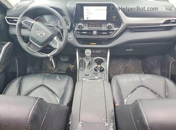 5TDKDRBH4PS031571 2023 TOYOTA HIGHLANDER Silver Dashboard view