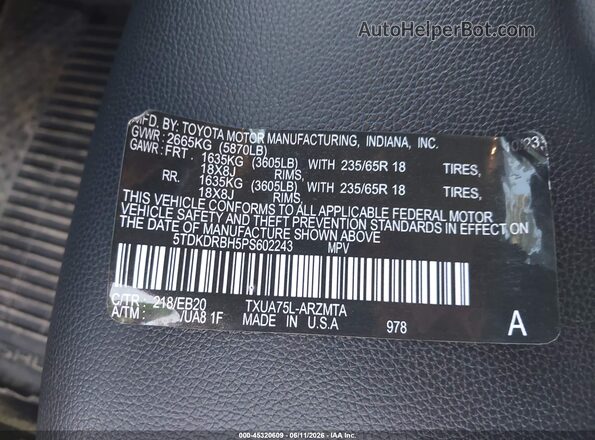 5TDKDRBH5PS526345 2023 TOYOTA HIGHLANDER Black Vista del compartimento del motor