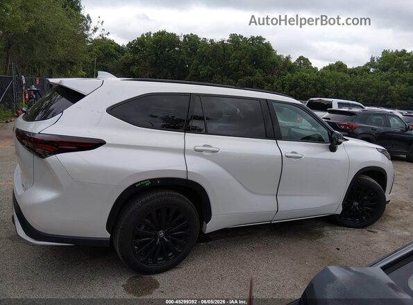5TDKDRBH5RS548199 2024 TOYOTA HIGHLANDER White Rear interior view