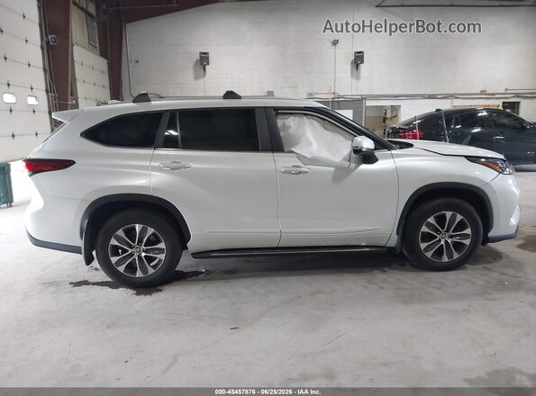 5TDKDRBH6PS004288 2023 TOYOTA HIGHLANDER White Rear interior view