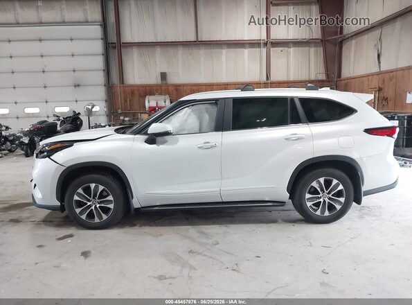 5TDKDRBH6PS004288 2023 TOYOTA HIGHLANDER White 360 interior view