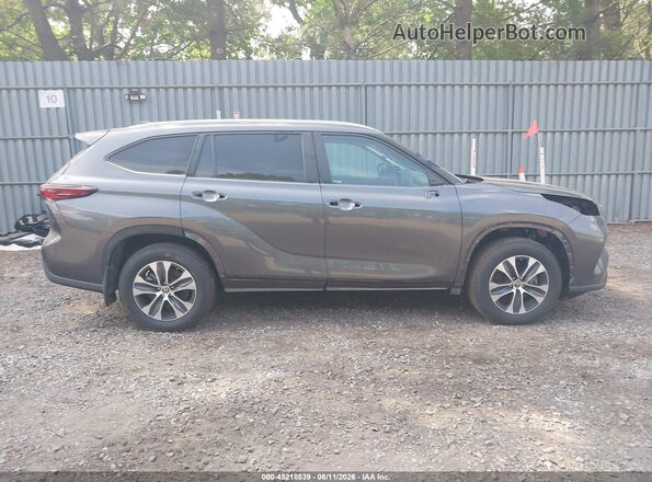 5TDKDRBH7RS574996 2024 TOYOTA HIGHLANDER Gray Rear interior view