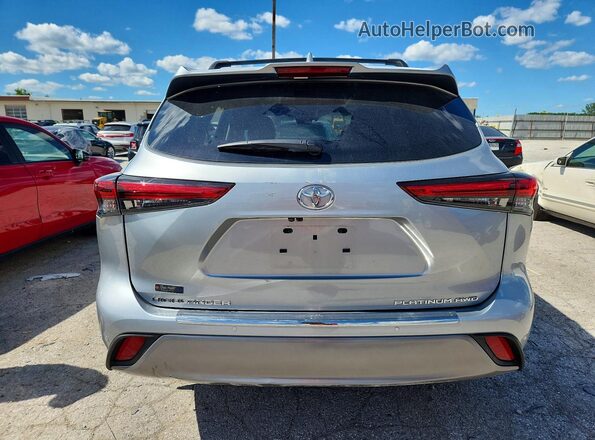 5TDKDRBH8PS046705 2023 TOYOTA HIGHLANDER Silver Вид ззаду