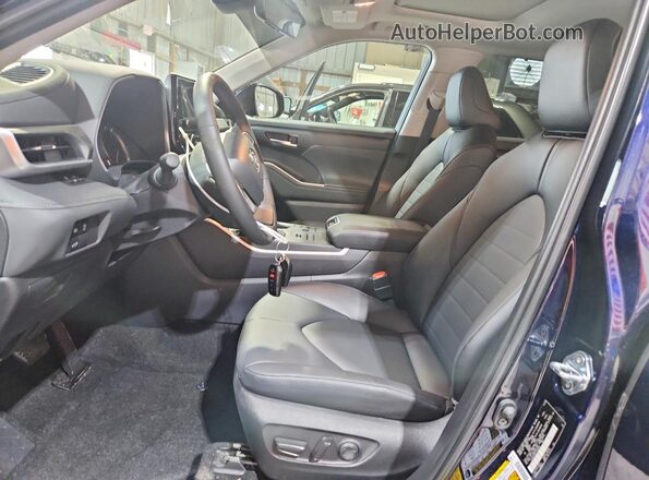 5TDKDRBH8TS598599 2026 TOYOTA HIGHLANDER Blue Front interior view