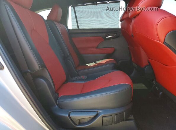 5TDKDRBH9PS508608 2023 TOYOTA HIGHLANDER Silver Vista interior trasera