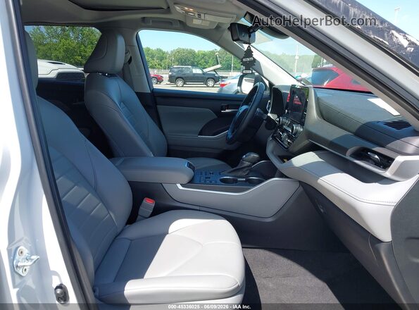 5TDKDRBHXPS045782 2023 TOYOTA HIGHLANDER White Vista interior delantera