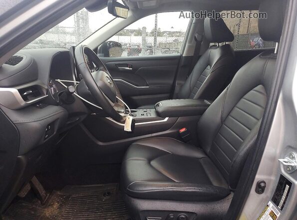 5TDKDRBHXRS531690 2024 TOYOTA HIGHLANDER Серебряный Вид салона спереди