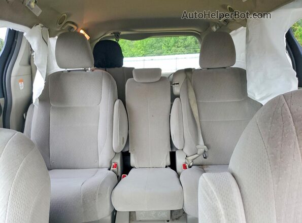 5TDKK3DC0GS709060 2016 TOYOTA SIENNA Burgundy Rear seats view